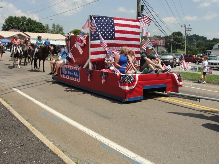 Blountville parade 768x576
